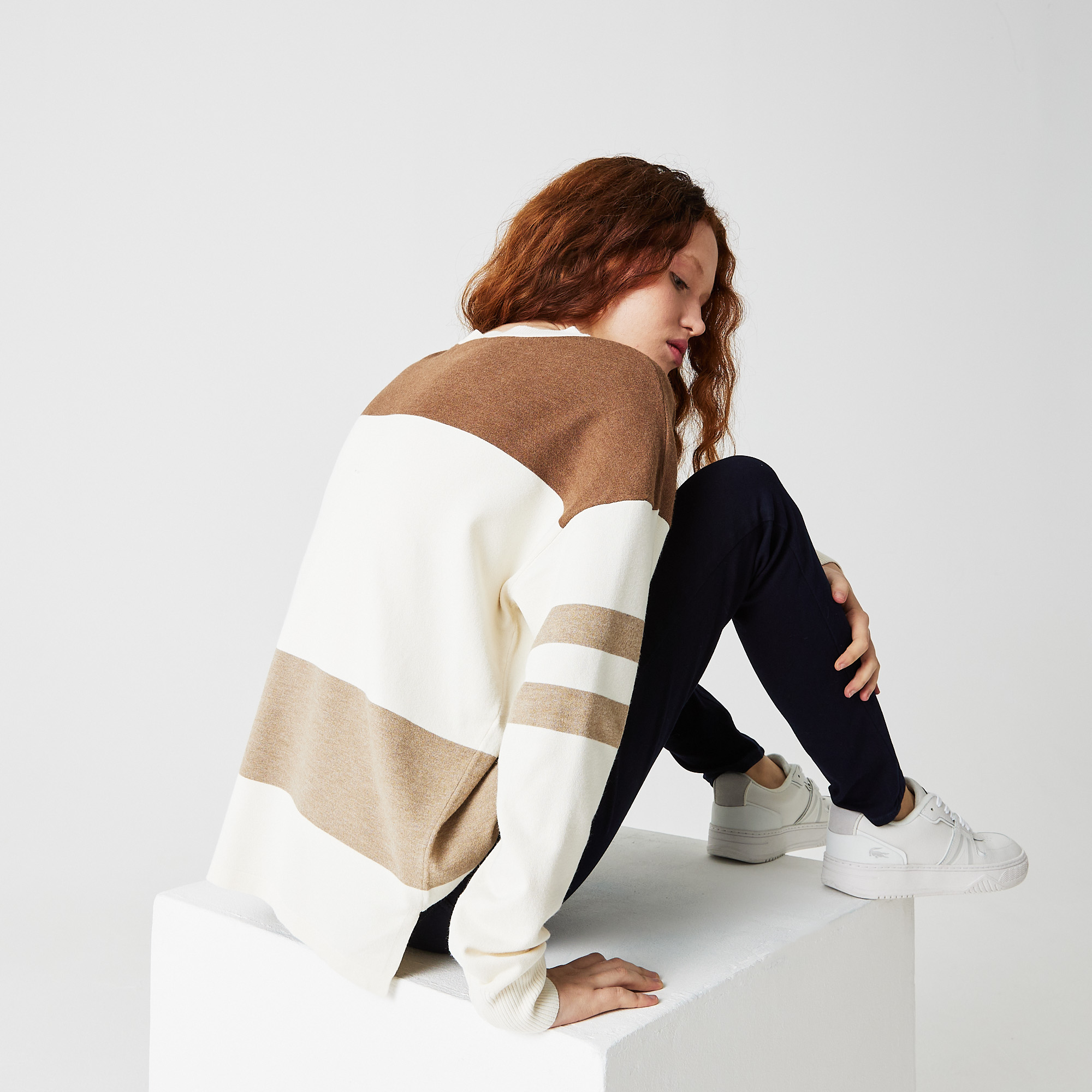 фото Женский свитер lacoste с круглым вырезом контрастных цветов