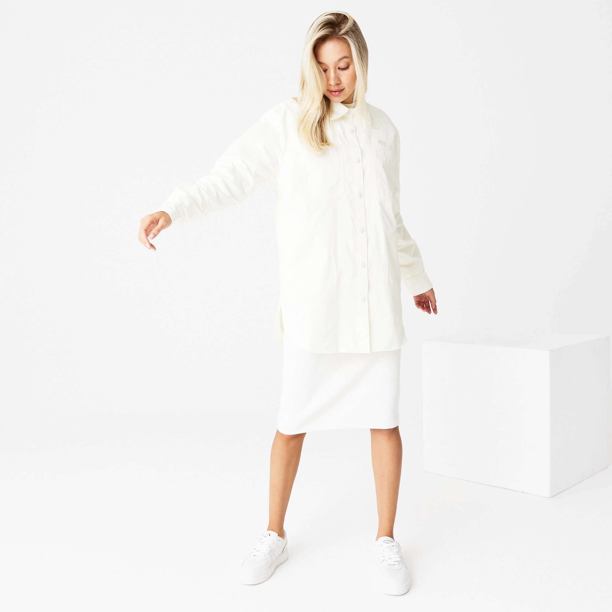 фото Женская лёгкая куртка lacoste