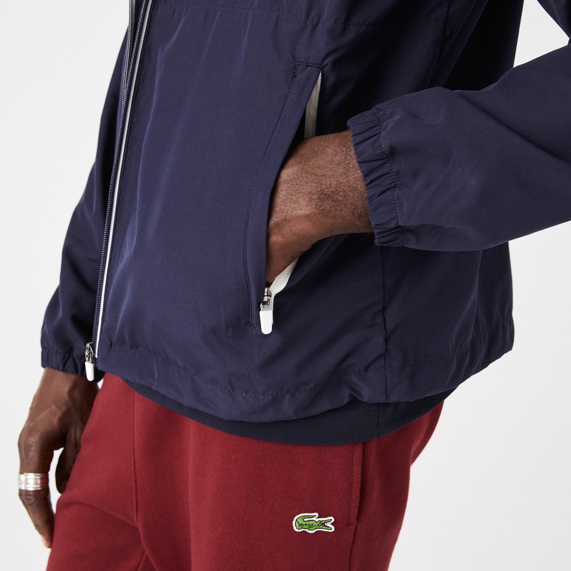 фото Мужская ветровка lacoste с капюшоном