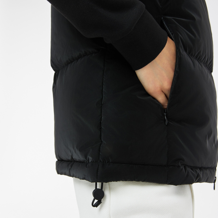 Женский утеплённый жилет Lacoste с капюшоном Женский утеплённый жилет Lacoste с капюшоном