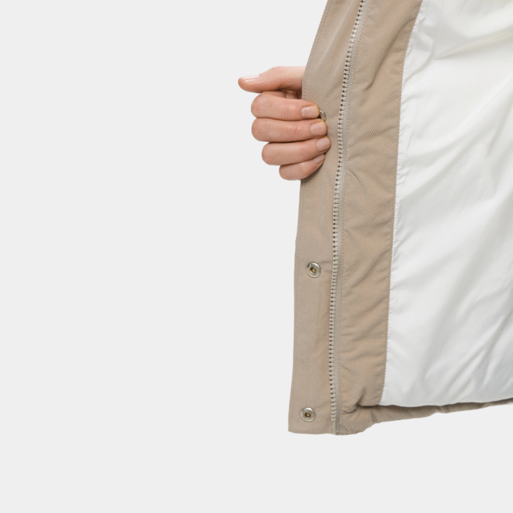 Женский стёганый жилет Lacoste с капюшоном Женский стёганый жилет Lacoste с капюшоном