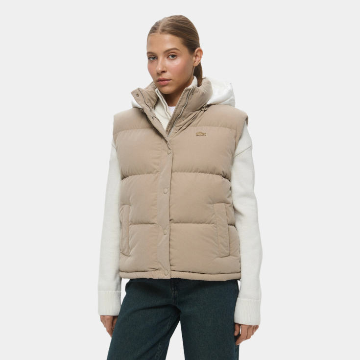 Женский стёганый жилет Lacoste с капюшоном Женский стёганый жилет Lacoste с капюшоном