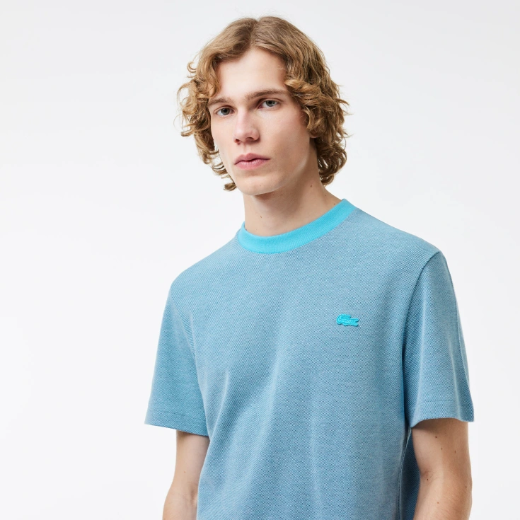 Мужская Футболка Lacoste Caviar Piqué с контрастным вырезом Мужская Футболка Lacoste Caviar Piqué с контрастным вырезом