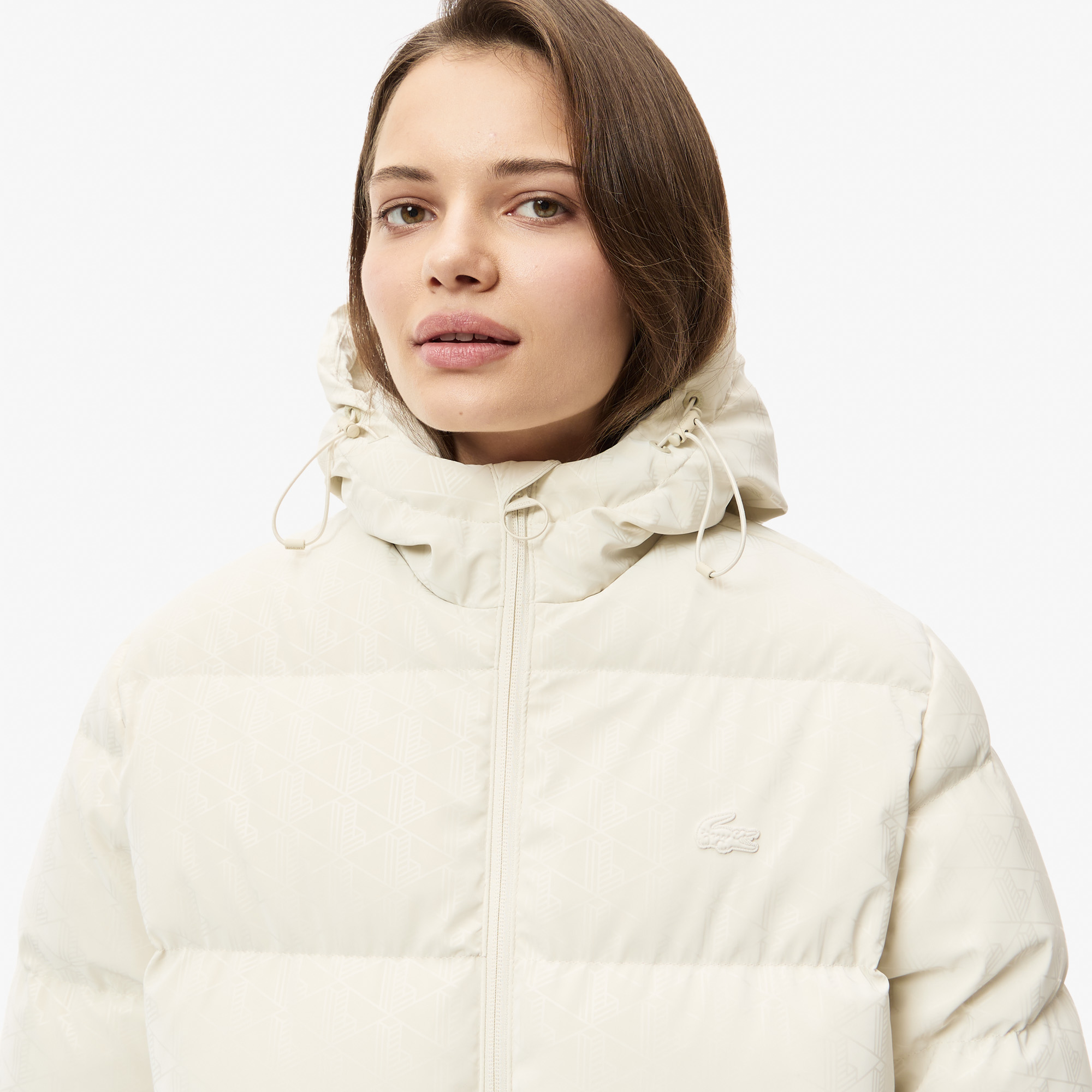 Женский короткий пуховик Lacoste BF2604R молочный  Фото 3