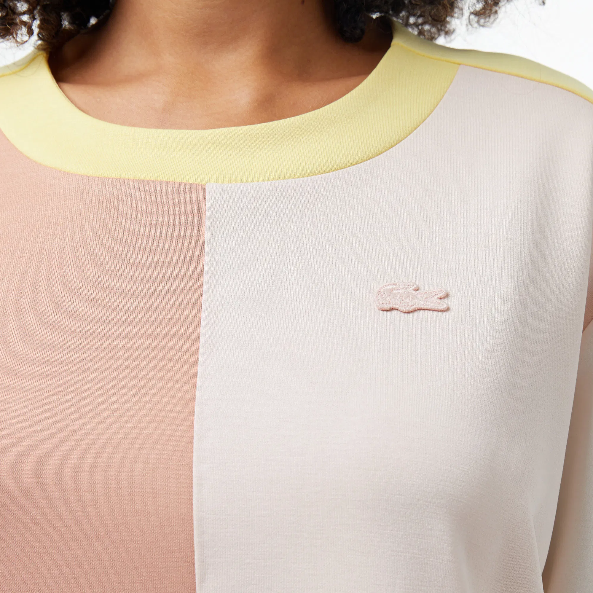 Женская эластиная футболка Lacoste TF0522 розовый  Фото 4