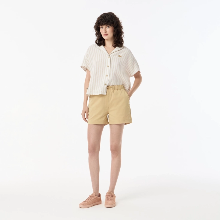 Женские короткие однотонные шорты Lacoste