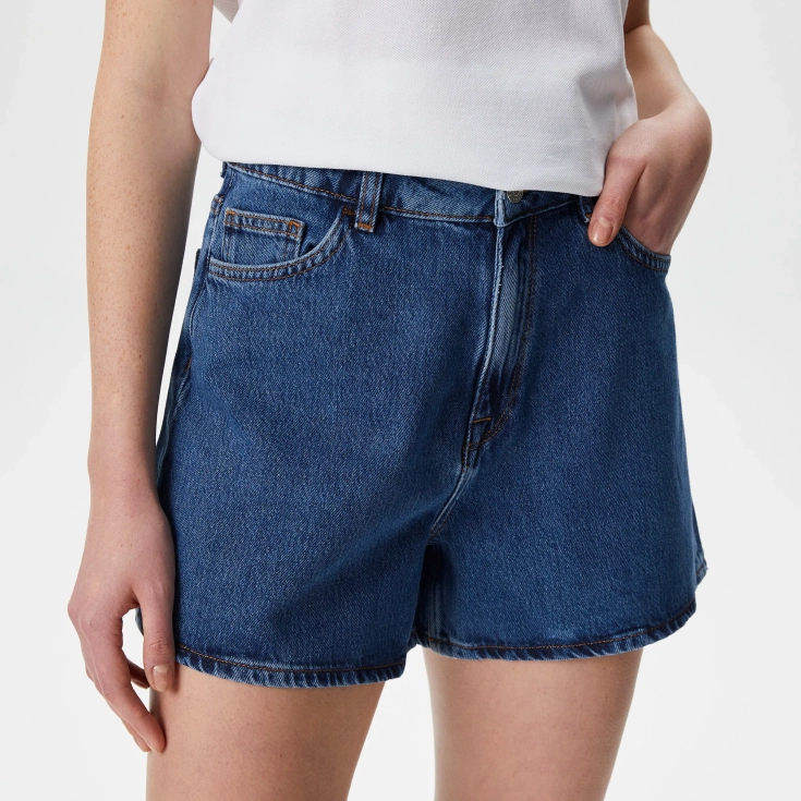 Женские короткие джинсовые шорты Lacoste на пуговице