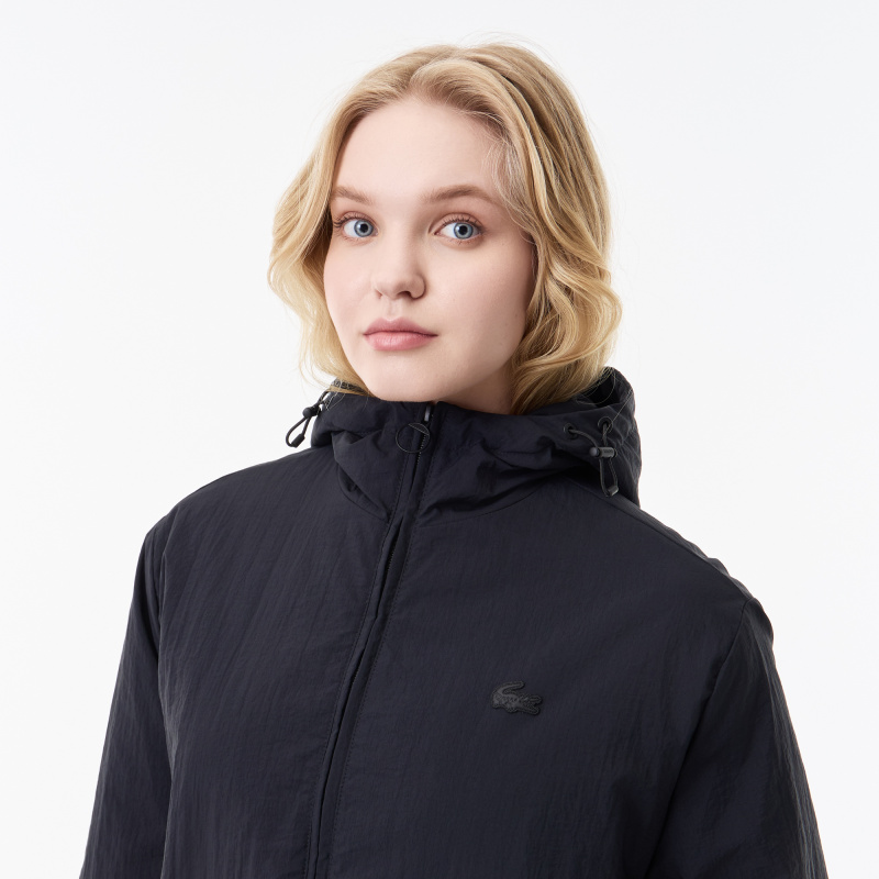 Женская длинная парка Lacoste с капюшоном и боковым клапаном на пуговицах